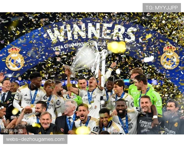 皇马在伯纳乌进行踩场训练,贝林厄姆与维尼修斯进行专项射门练习